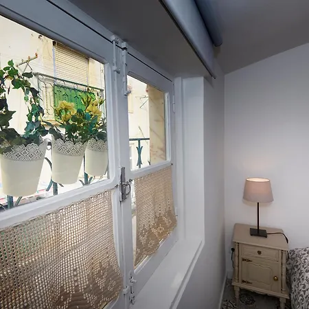 Apartment Alfama Cozy By Get Your Lissabon